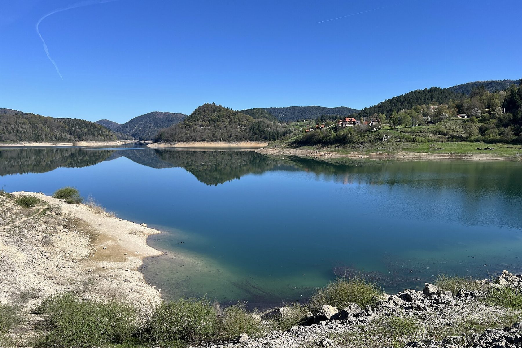 Surroundings: Zaovinsko jezero